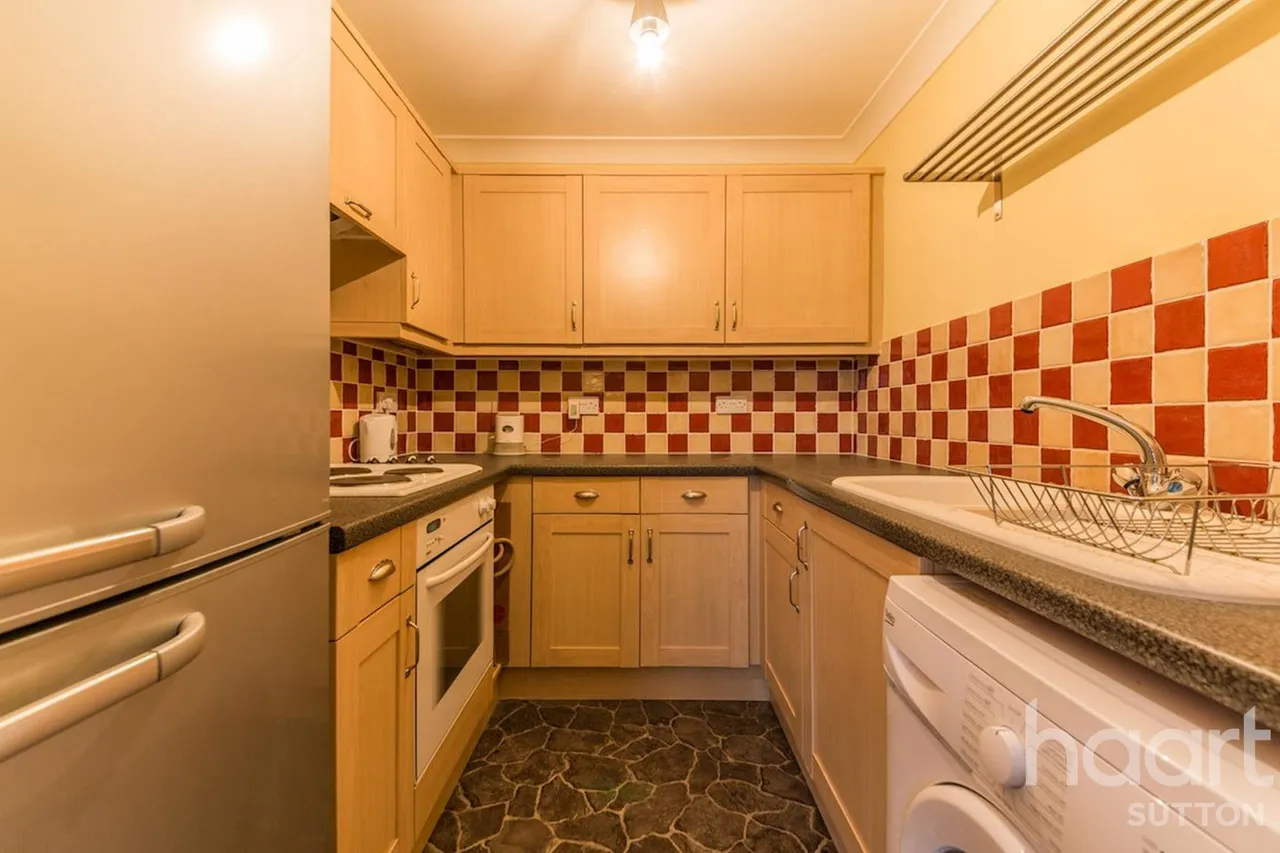 Thicket Road, SM1, photo 9