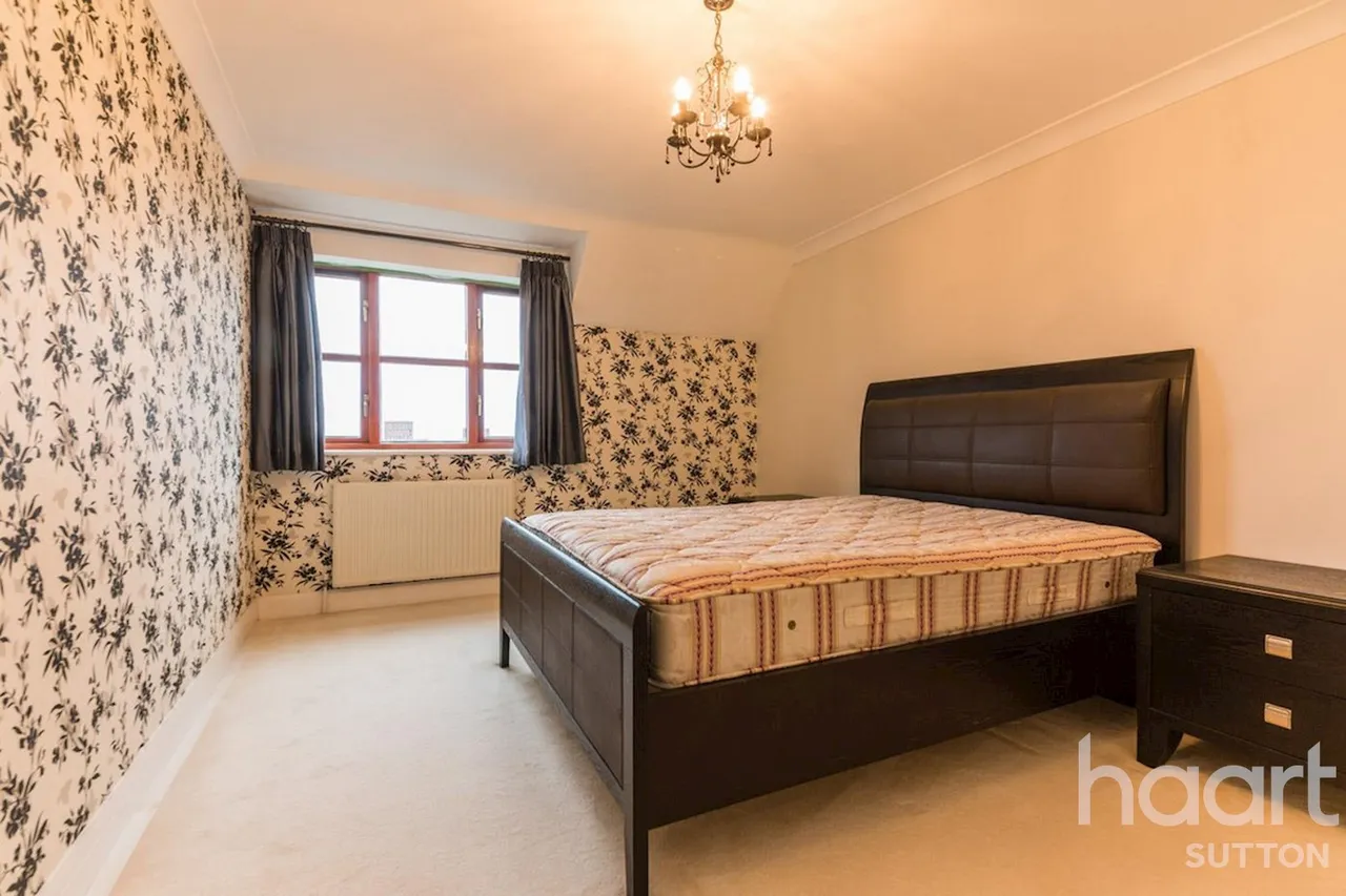 Thicket Road, SM1, photo 10