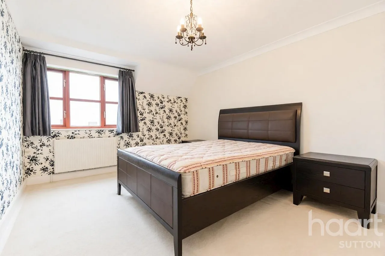 Thicket Road, SM1, photo 6