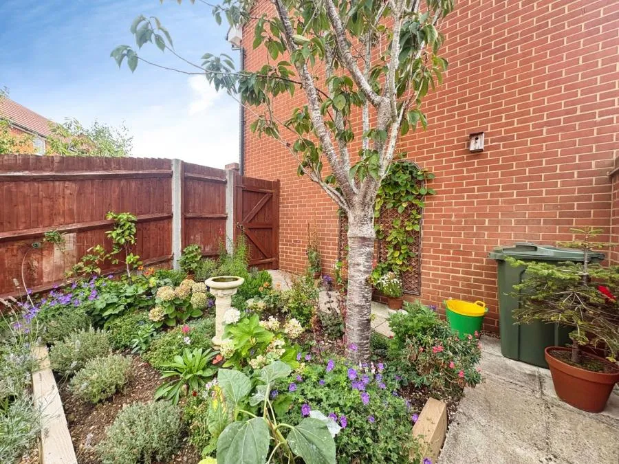 Albert Way, East Cowes, PO32, photo 13