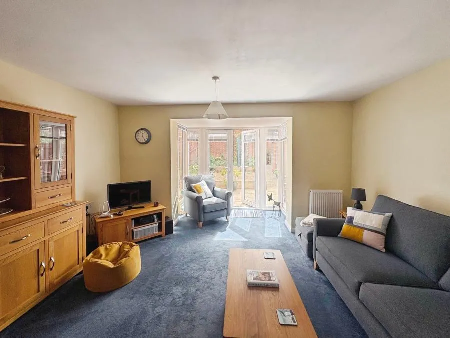Albert Way, East Cowes, PO32, photo 2