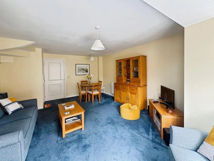 Albert Way, East Cowes, PO32, photo 5