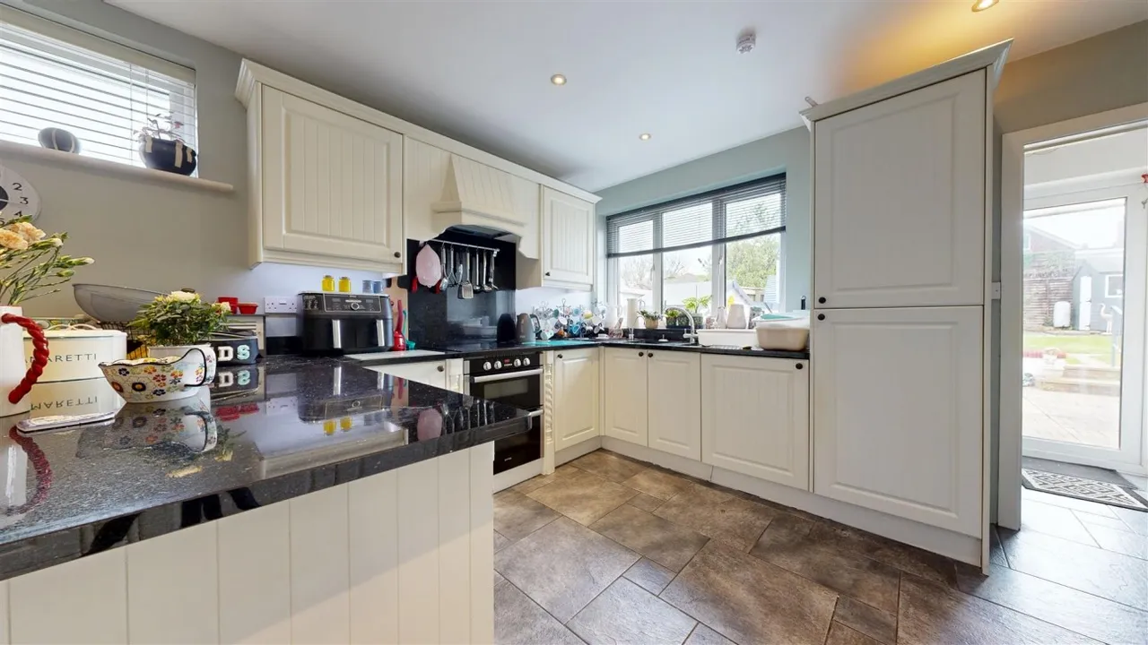 Haywards Avenue, Weymouth, DT3, photo 7