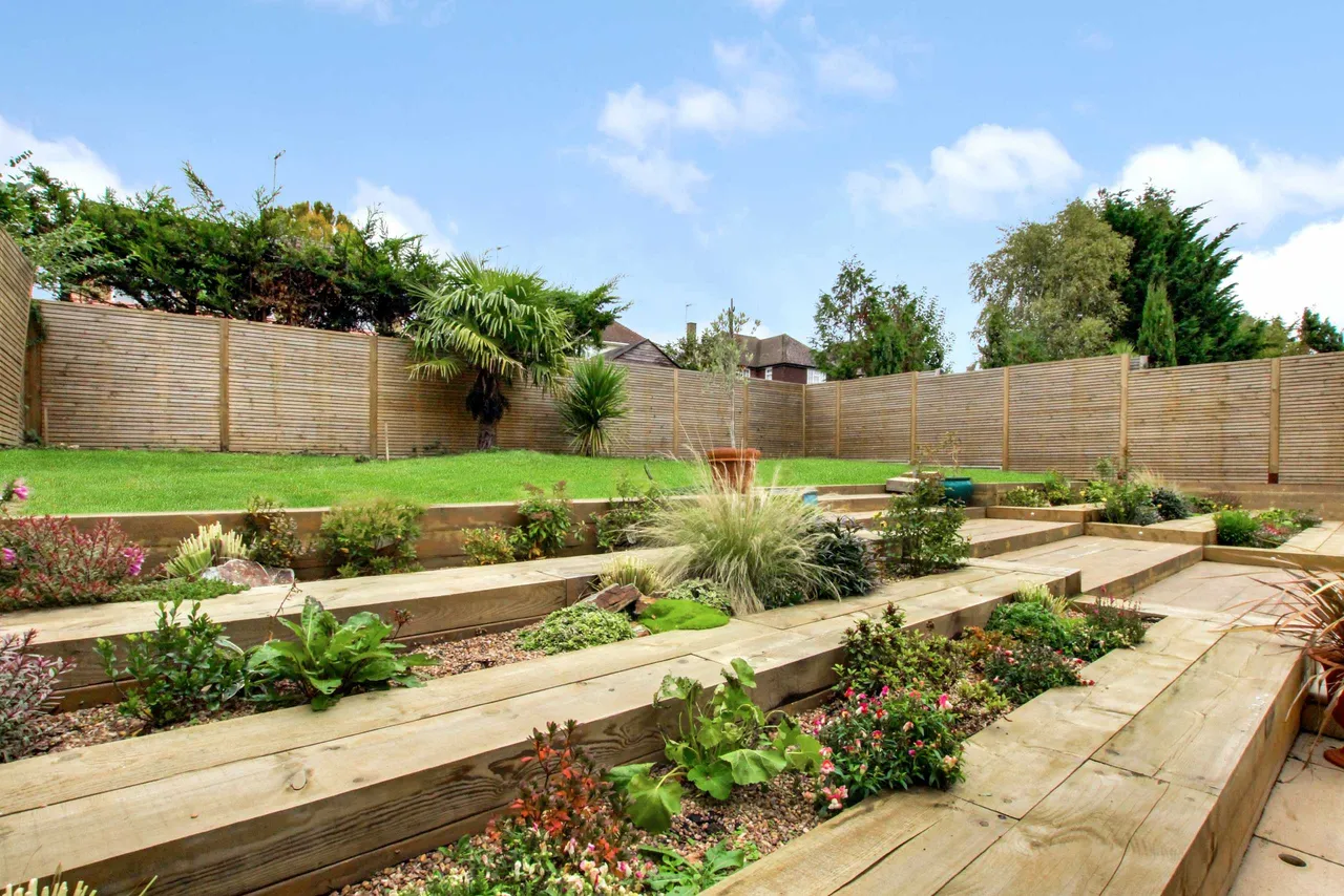 Courtleigh Avenue, Hadley Wood, Hertfordshire, EN4 0HS, photo 8