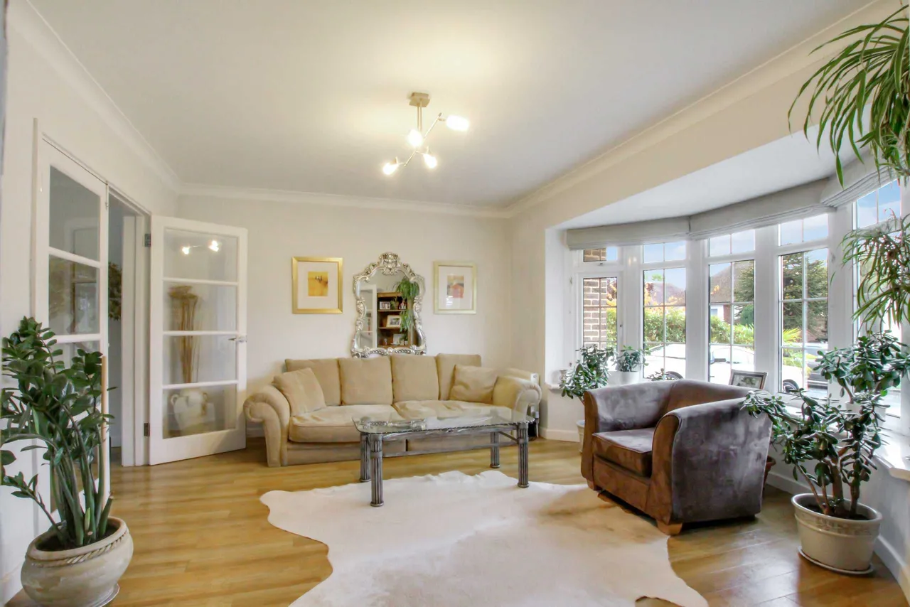 Courtleigh Avenue, Hadley Wood, Hertfordshire, EN4 0HS, photo 3