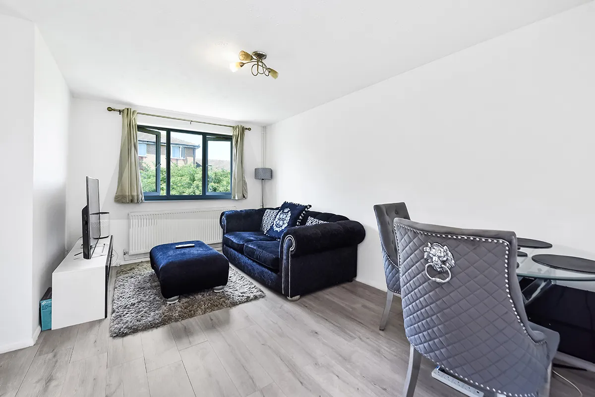 1 bed property for sale, Express Drive, Ilford, IG3