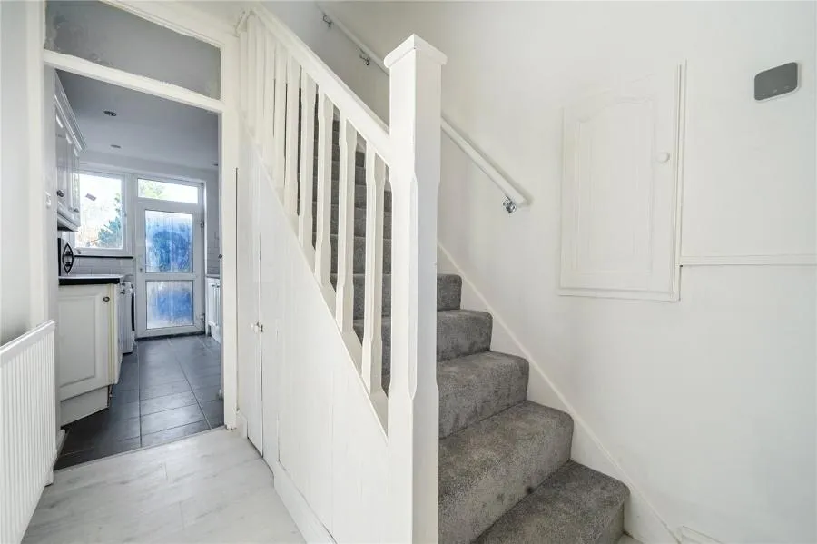 Long Furlong Drive, Slough, SL2, photo 10