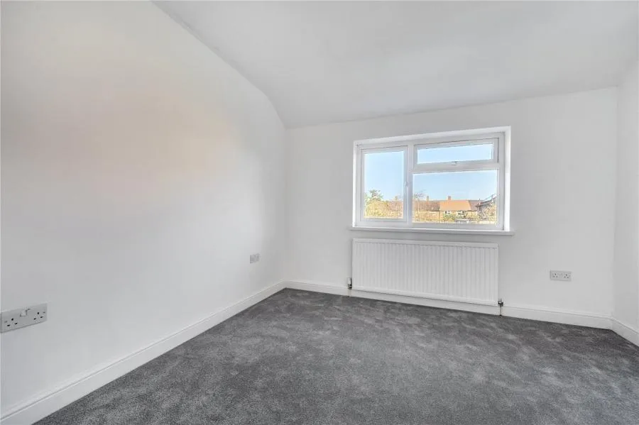 Long Furlong Drive, Slough, SL2, photo 13