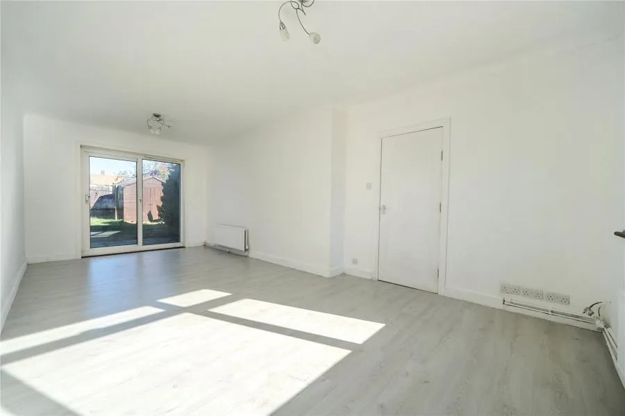 Long Furlong Drive, Slough, SL2, photo 2