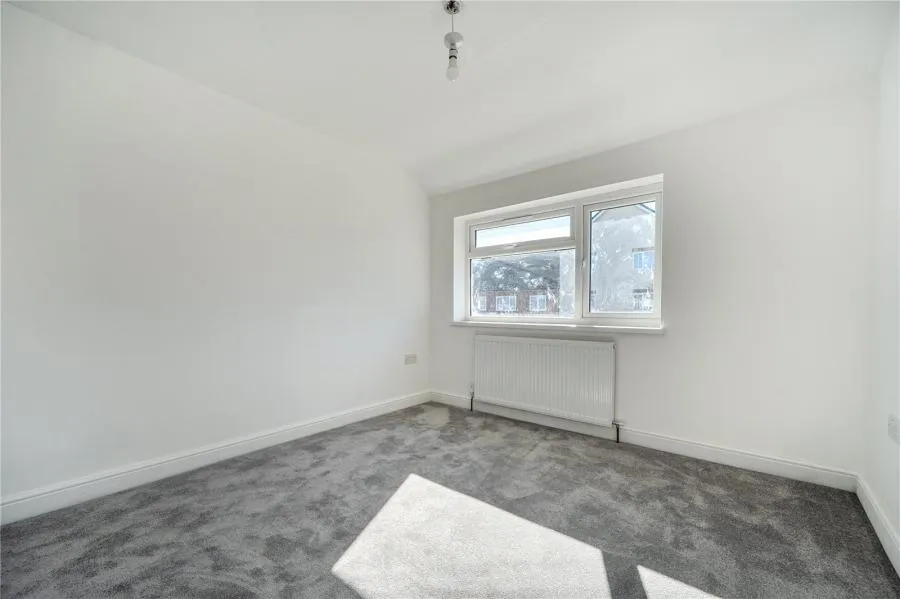 Long Furlong Drive, Slough, SL2, photo 15