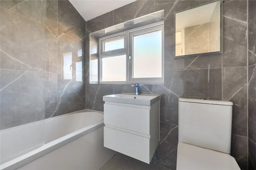 Long Furlong Drive, Slough, SL2, photo 18
