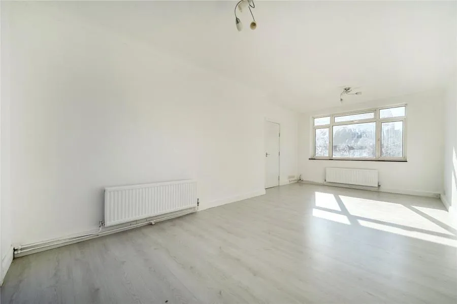 Long Furlong Drive, Slough, SL2, photo 4