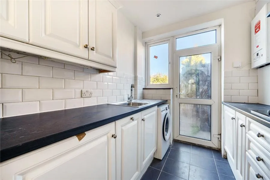 Long Furlong Drive, Slough, SL2, photo 8