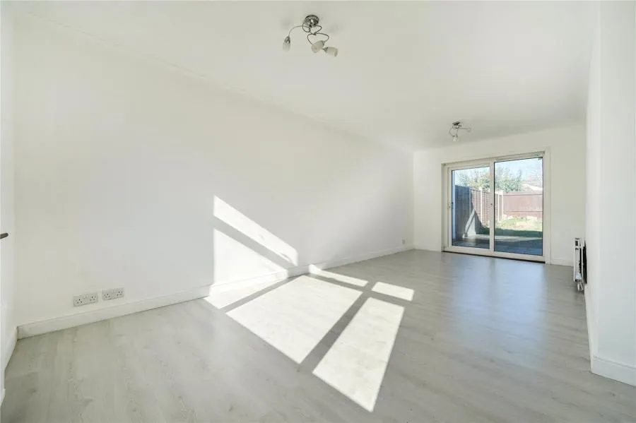 Long Furlong Drive, Slough, SL2, photo 5