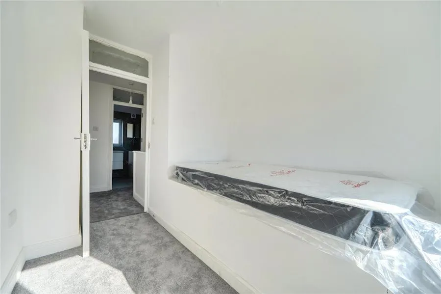 Long Furlong Drive, Slough, SL2, photo 17