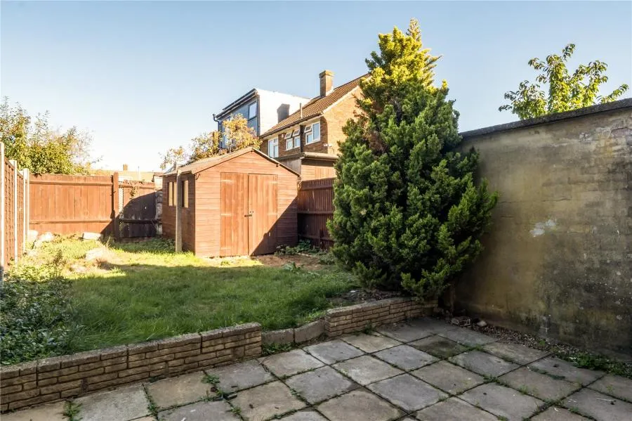 Long Furlong Drive, Slough, SL2, photo 19