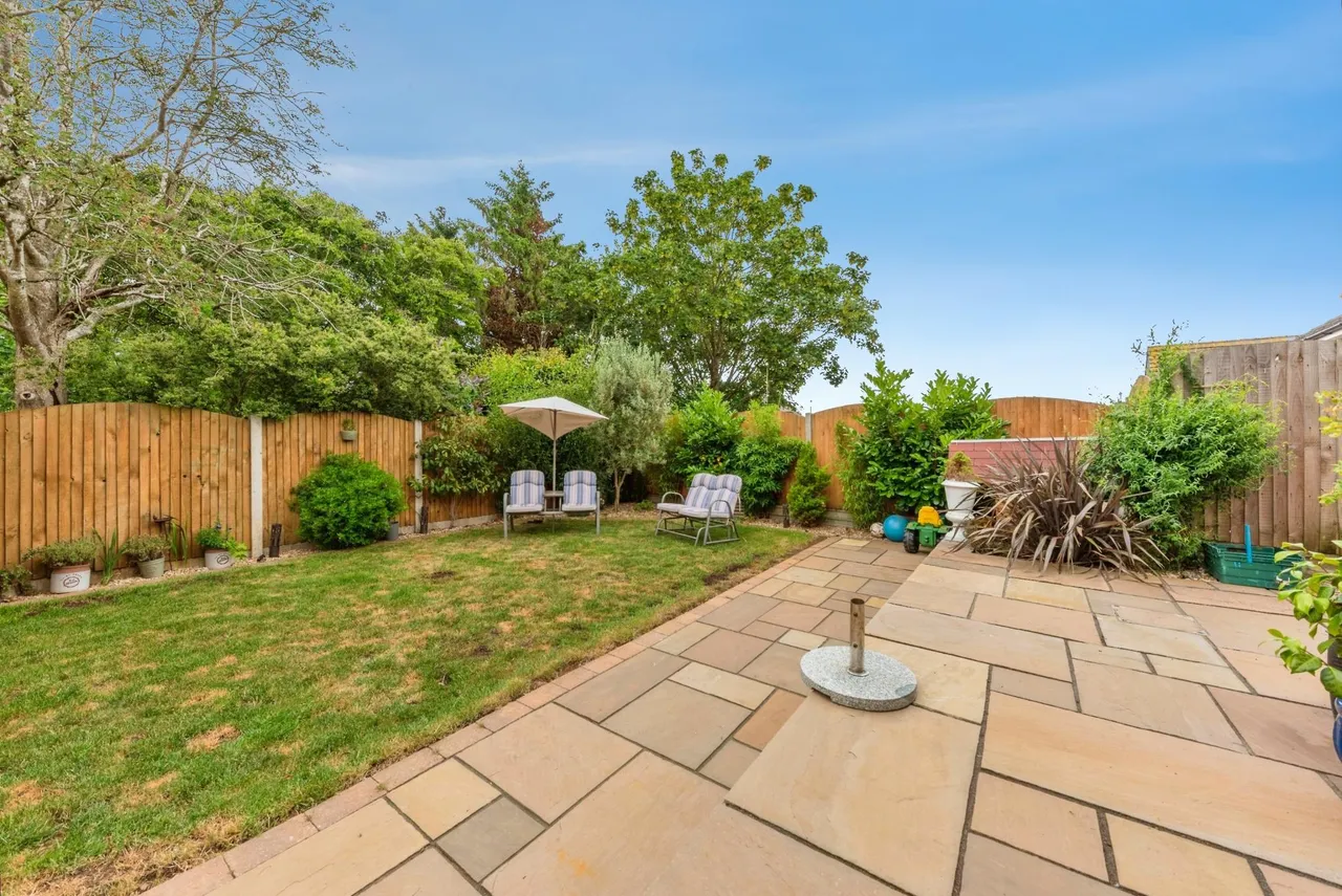 Low Road, Barrowby, NG32, photo 4