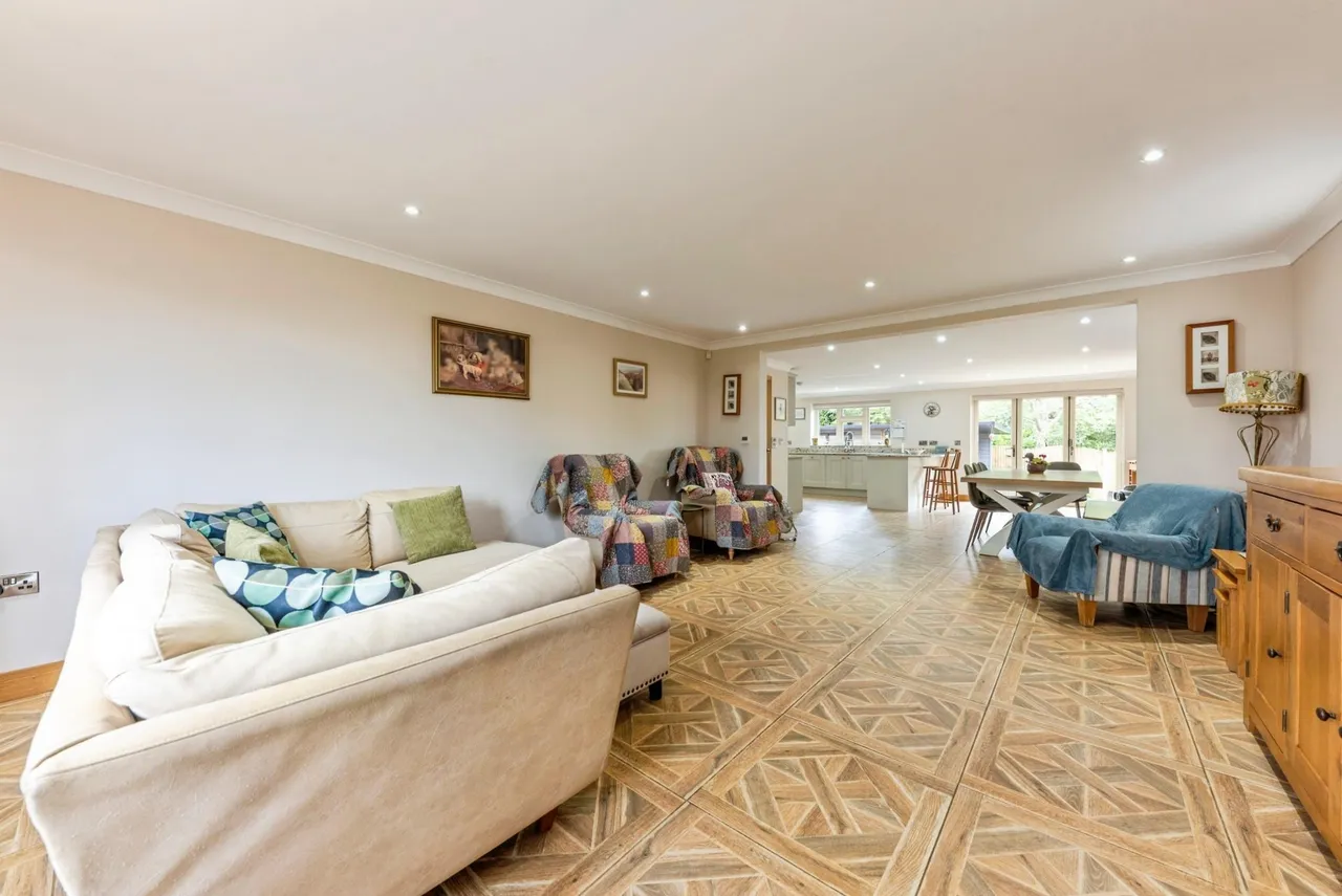 Low Road, Barrowby, NG32, photo 2