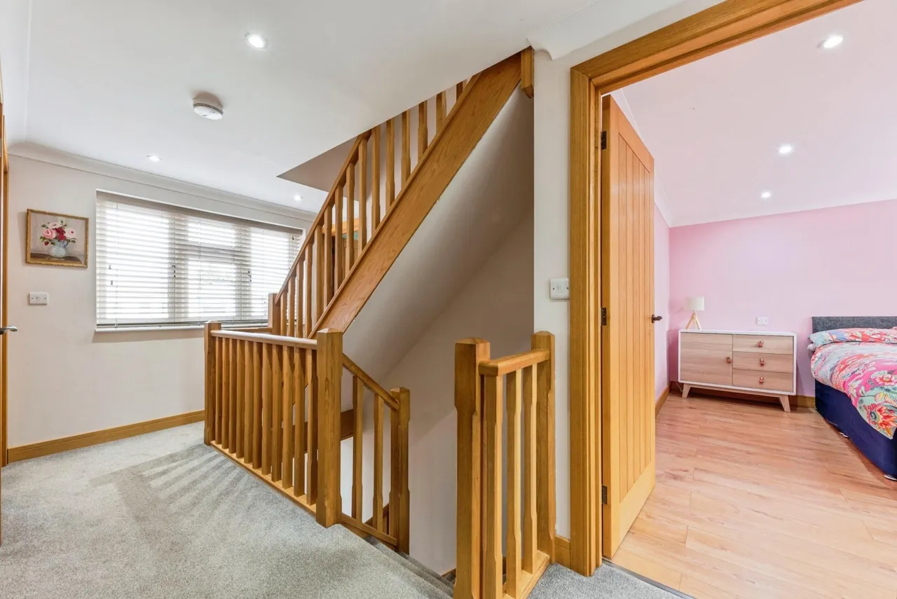 Low Road, Barrowby, NG32, photo 20