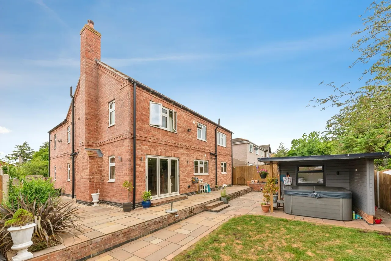 Low Road, Barrowby, NG32, photo 26