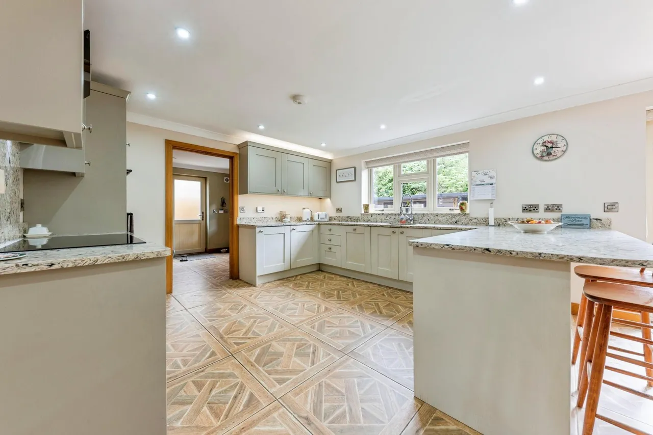 Low Road, Barrowby, NG32, photo 5