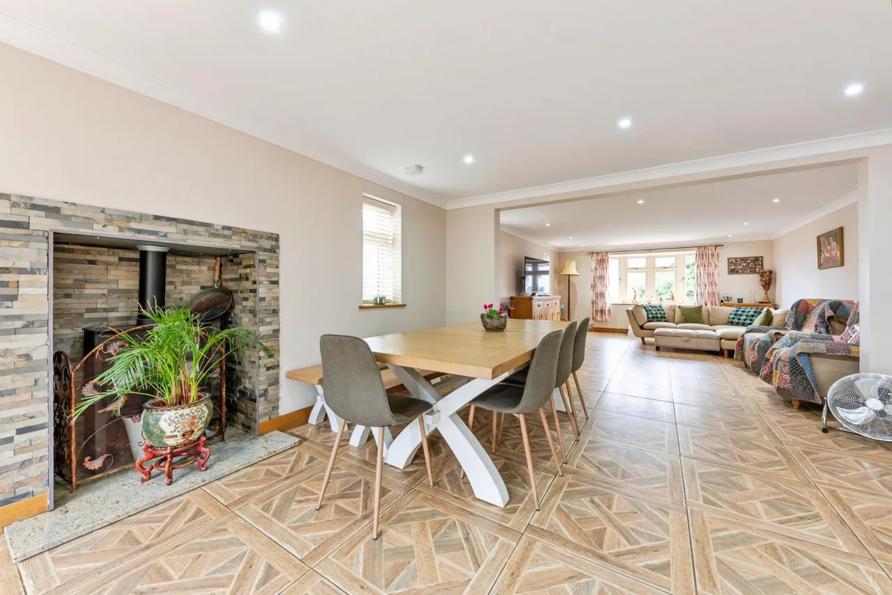 Low Road, Barrowby, NG32, photo 6