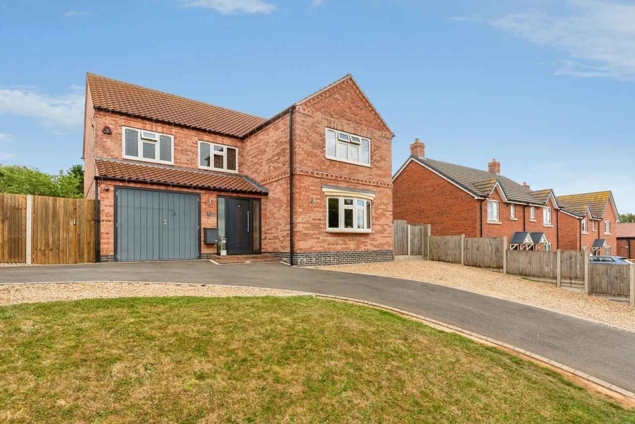 Low Road, Barrowby, NG32, photo 28