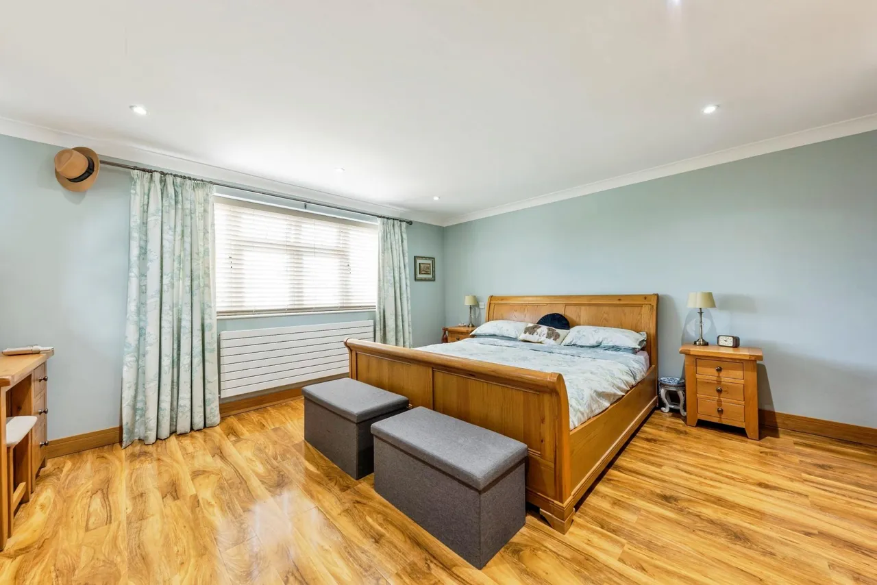 Low Road, Barrowby, NG32, photo 12