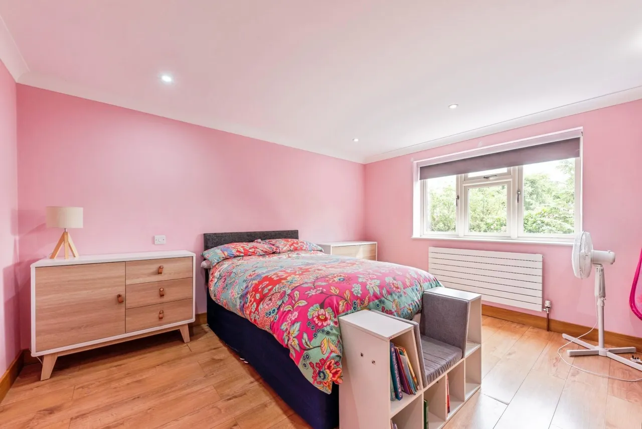 Low Road, Barrowby, NG32, photo 17