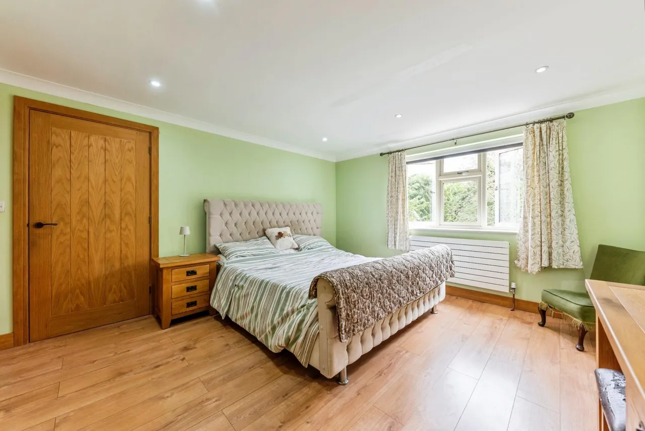 Low Road, Barrowby, NG32, photo 14