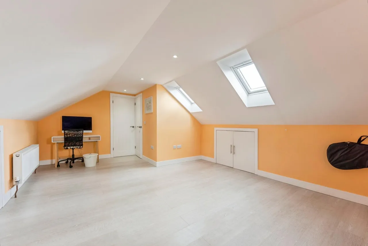 Low Road, Barrowby, NG32, photo 21