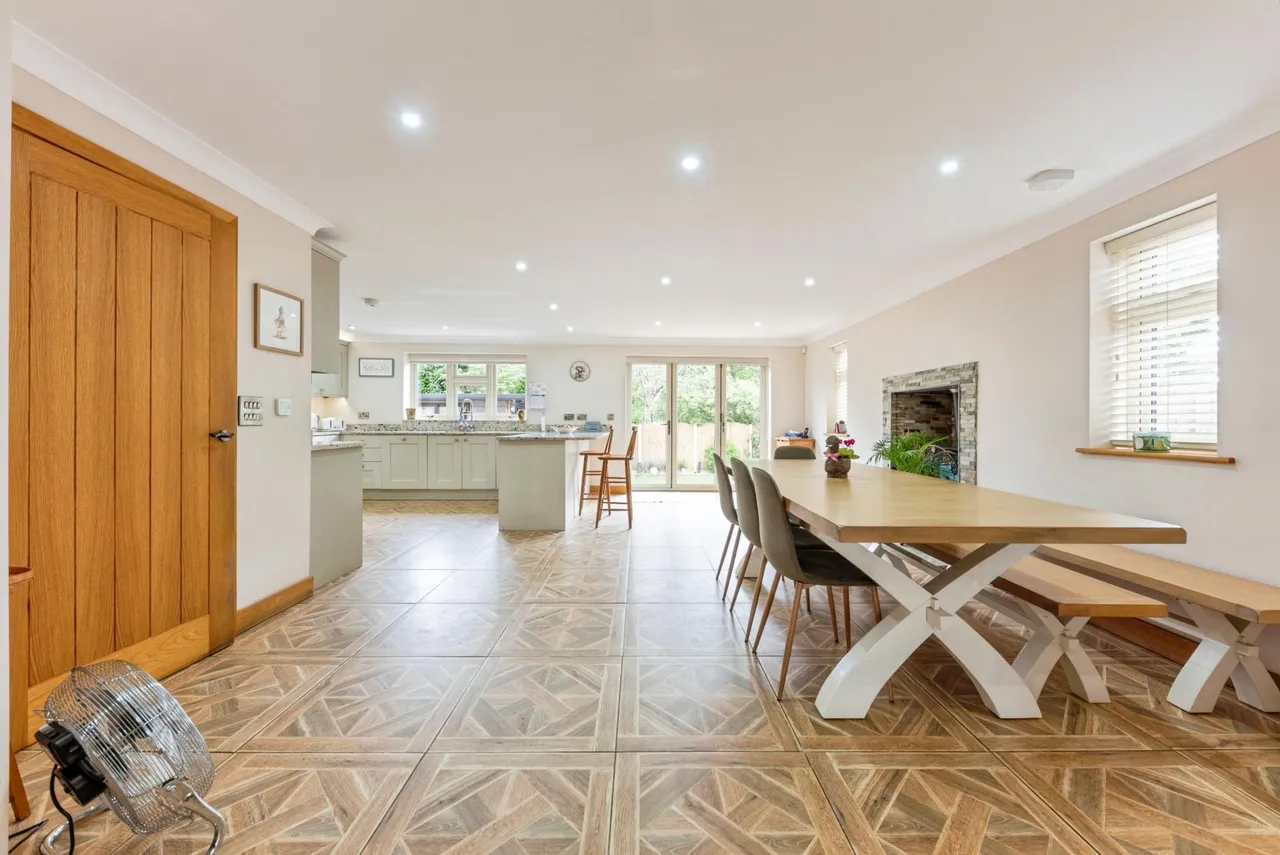 Low Road, Barrowby, NG32, photo 7