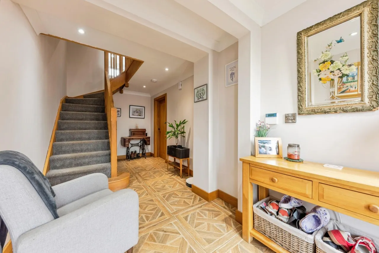 Low Road, Barrowby, NG32, photo 9