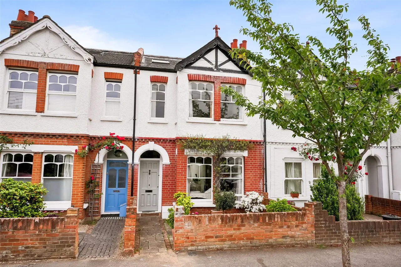 4 bed house for sale — Blackmores Grove, Teddington, TW11 9AE