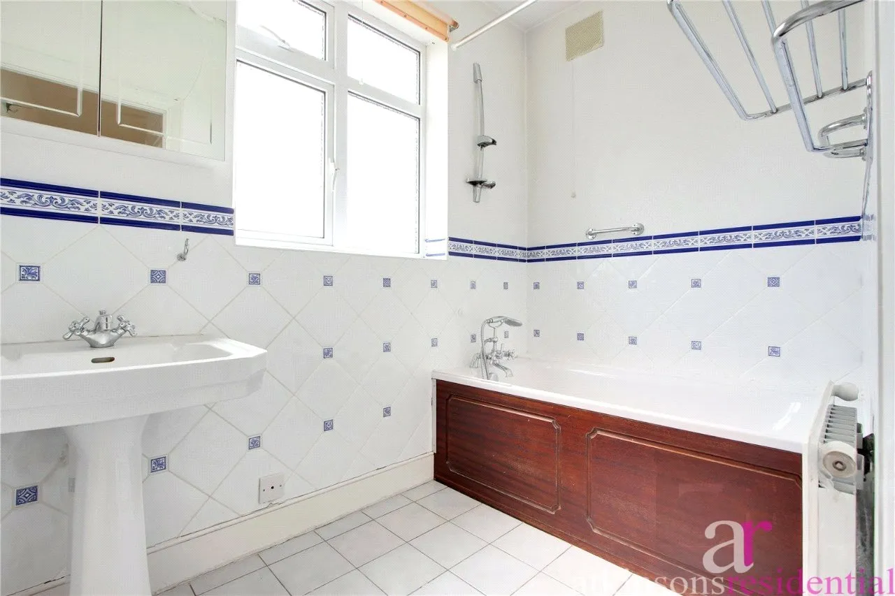 Browning Road, Enfield, Middlesex, EN2 0HH, photo 13
