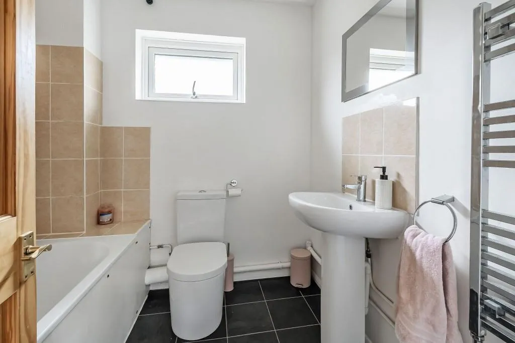 Honeysuckle Lane, North Holmwood, RH5, photo 8