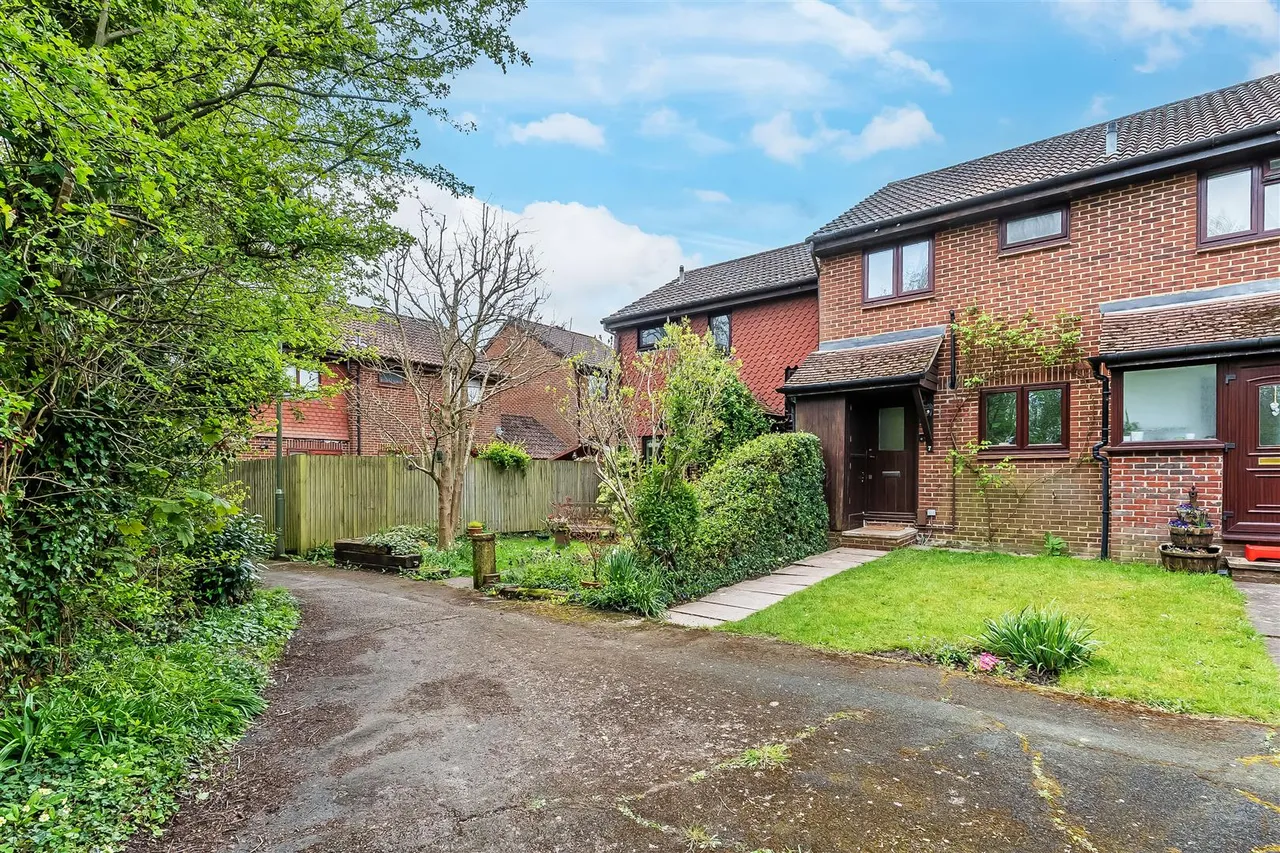 Honeysuckle Lane, North Holmwood, RH5, photo 15