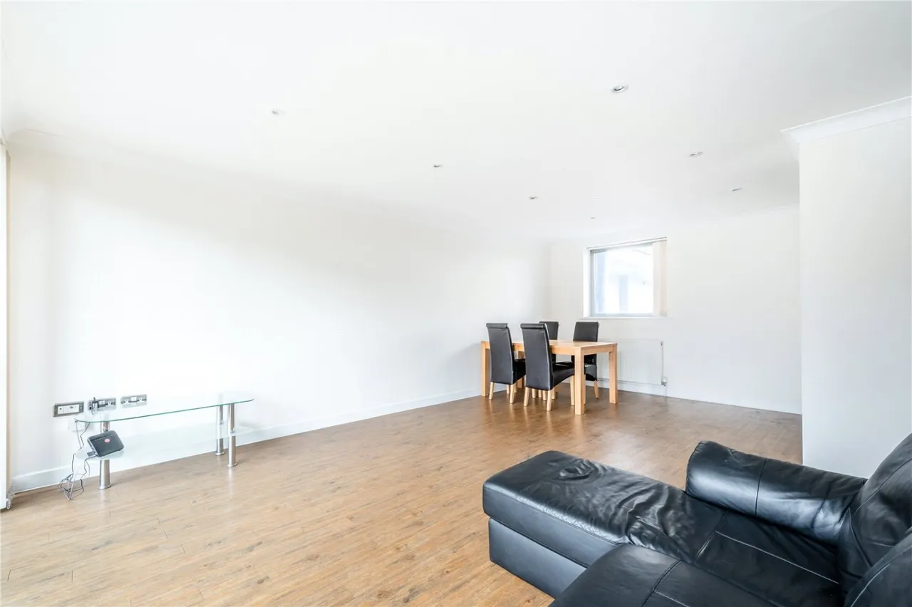 Cambridge Heath Road, London, E2, photo 7