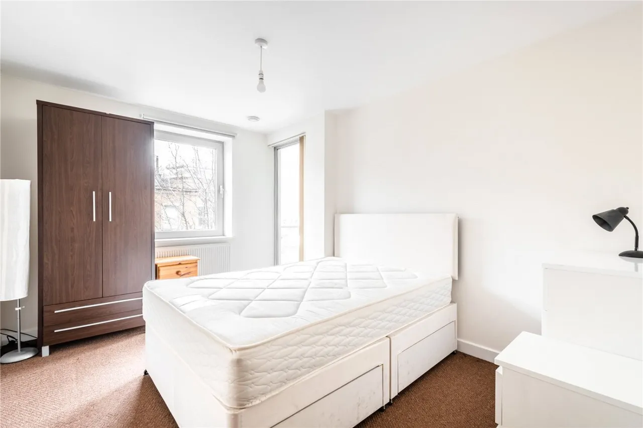 Cambridge Heath Road, London, E2, photo 8