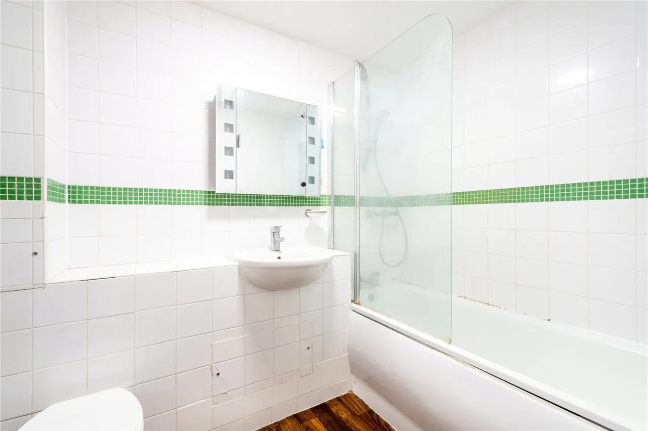 Cambridge Heath Road, London, E2, photo 9