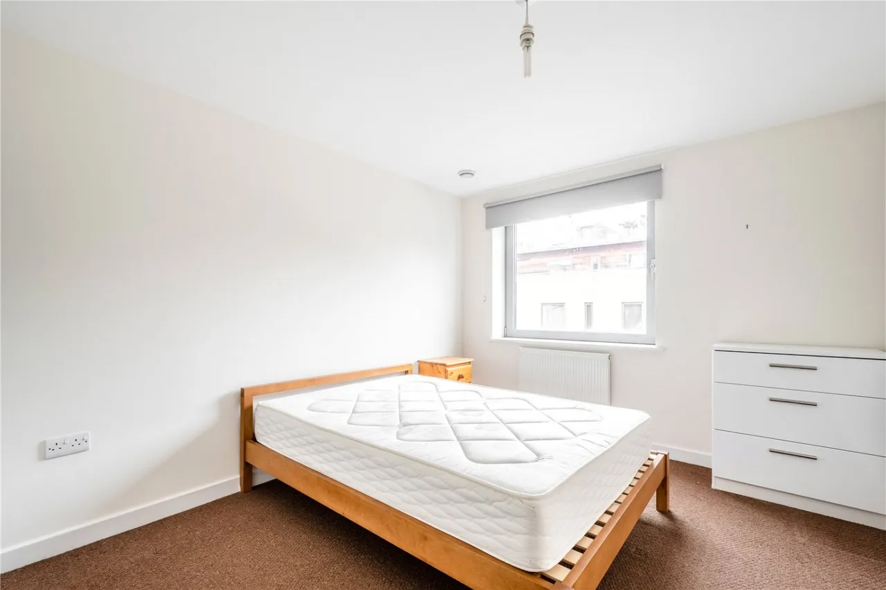 Cambridge Heath Road, London, E2, photo 4