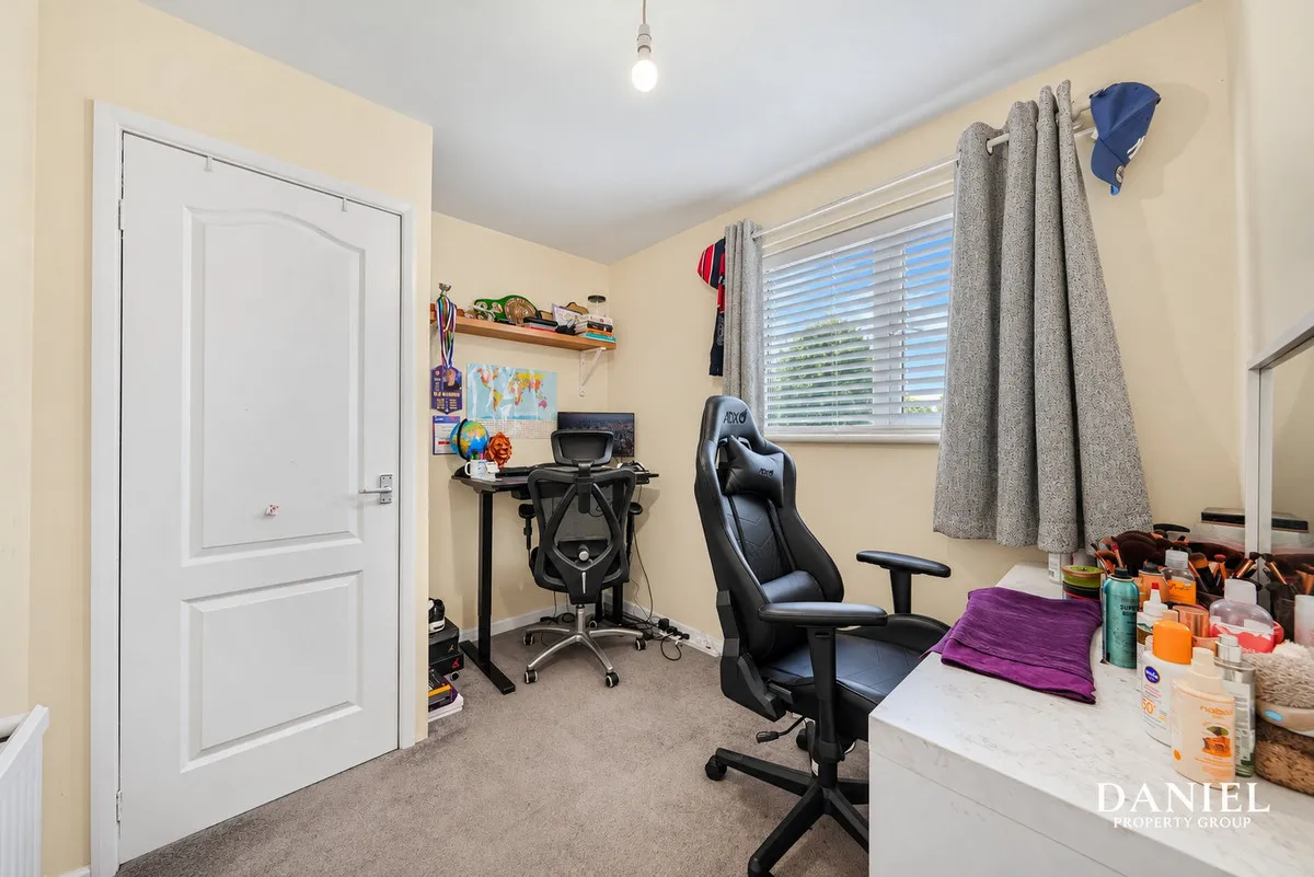 Bourne Avenue, Laindon, SS15, photo 24