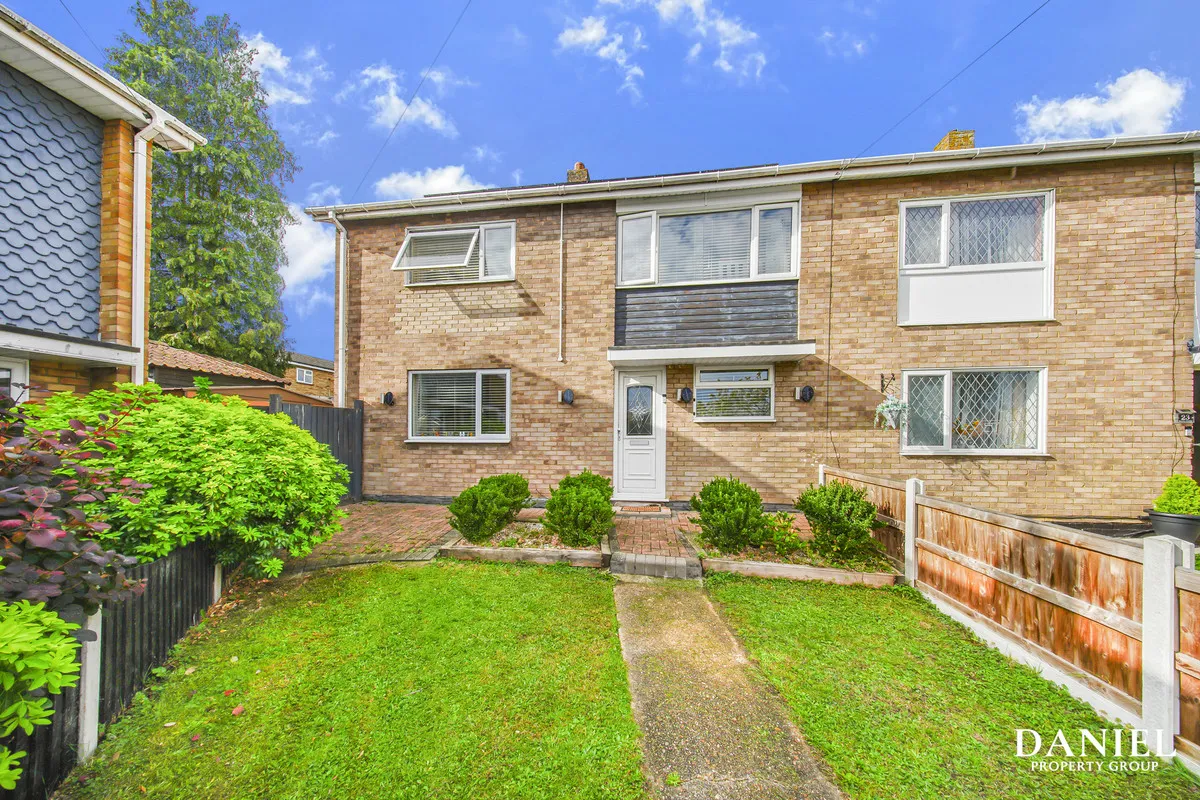 3 bed property for sale, Bourne Avenue, Laindon, SS15
