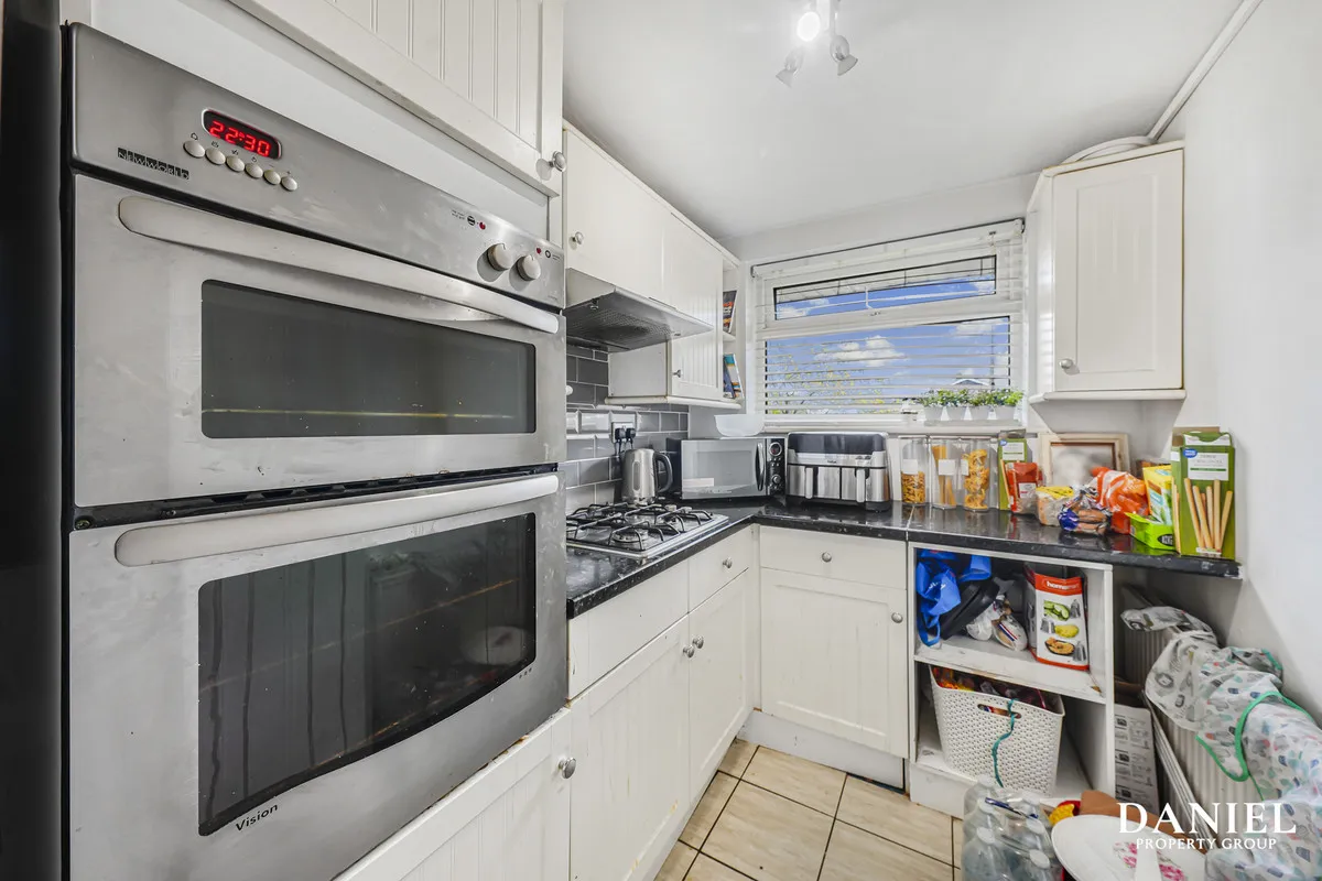 Bourne Avenue, Laindon, SS15, photo 7