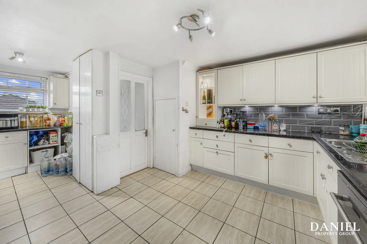 Bourne Avenue, Laindon, SS15, photo 6