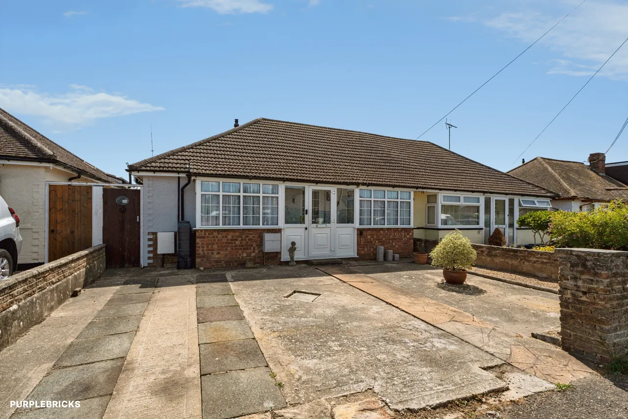 2 bed house for sale, Grand Avenue, Wick, BN17