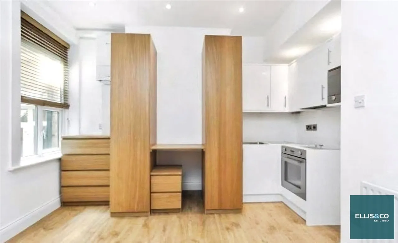 Ballards Lane, Finchley, N3, photo 2