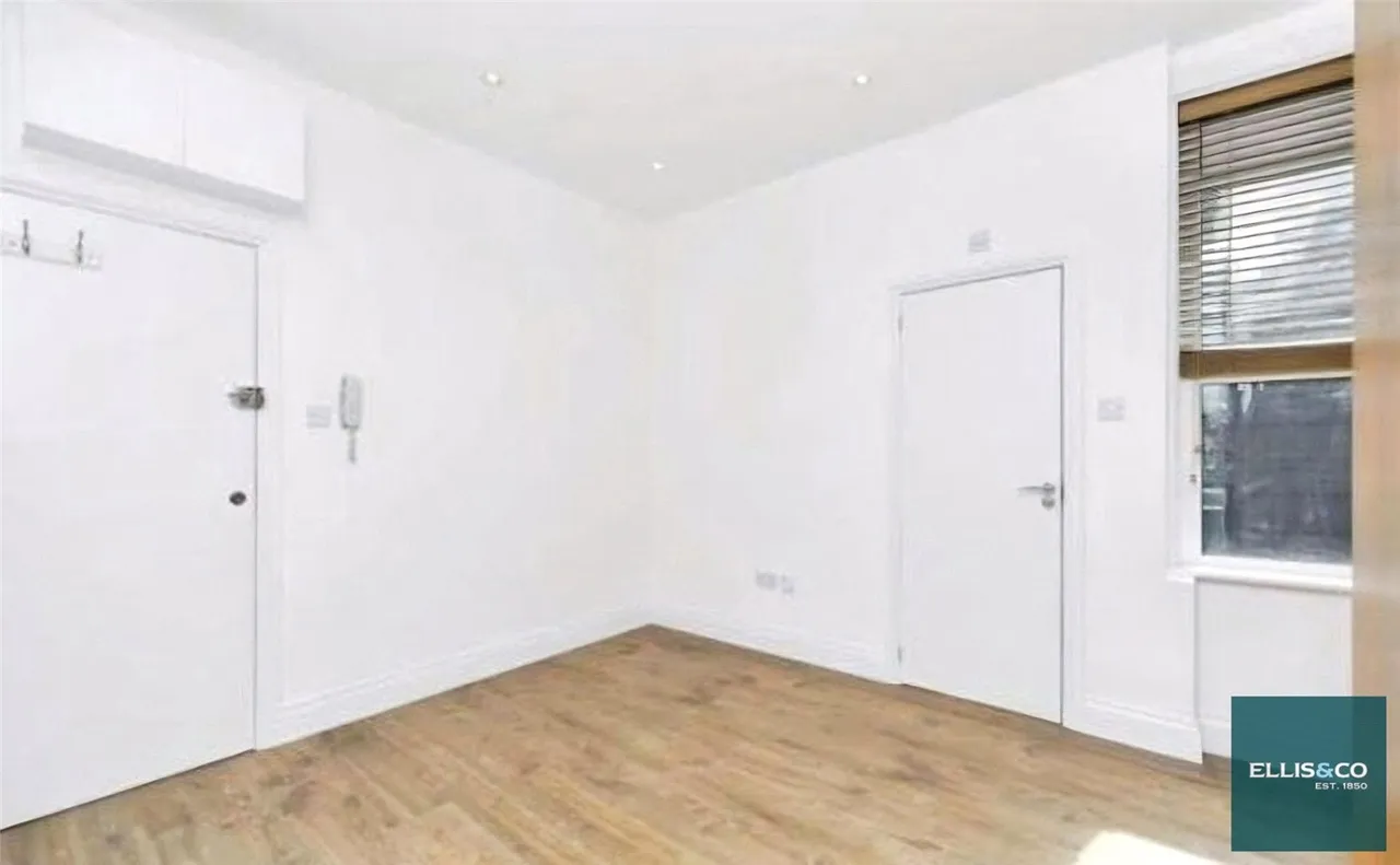 Ballards Lane, Finchley, N3, photo 3