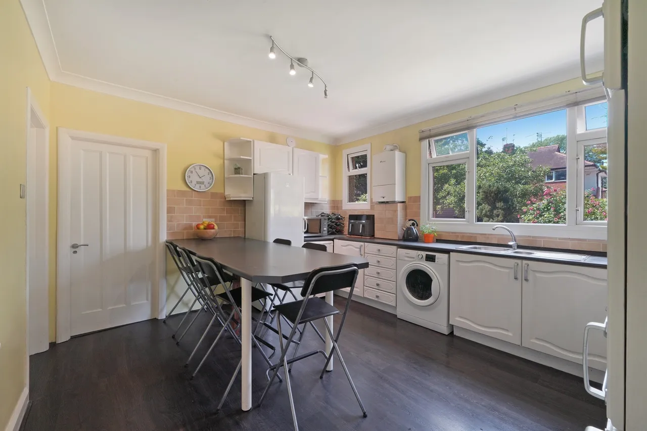 2 bed flat for sale, Liberty Avenue, London, SW19