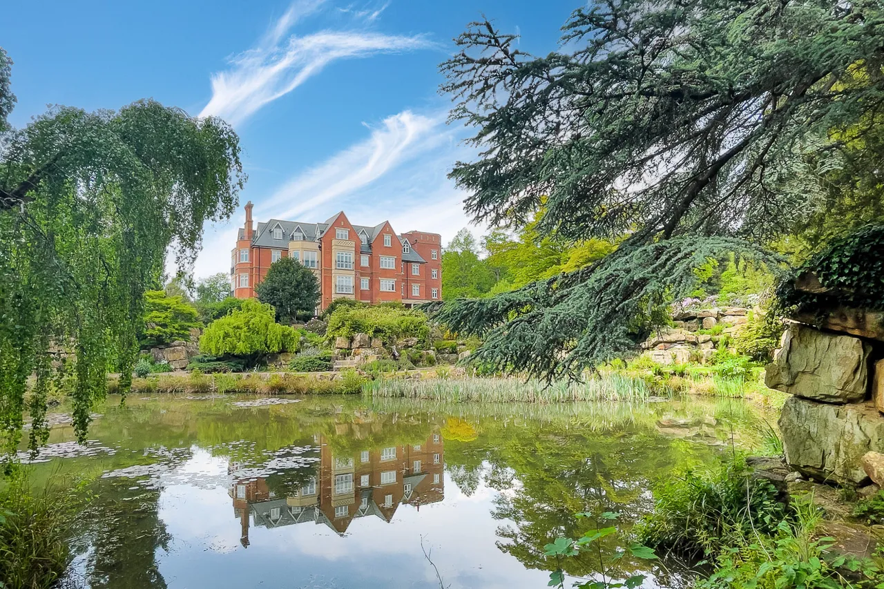 2 bed flat for sale — Swaylands Estate, Penshurst Road, Penshurst, Kent, TN11 8DY